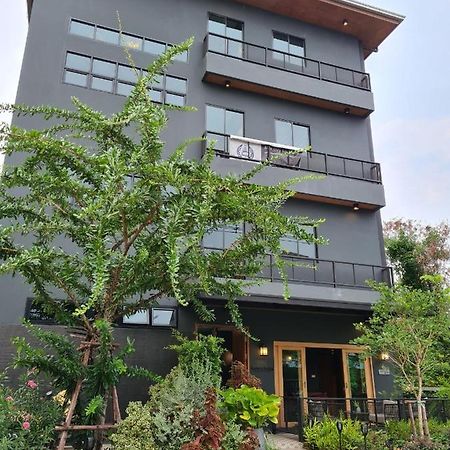 The Lantern Suites Ban Song Hong Esterno foto
